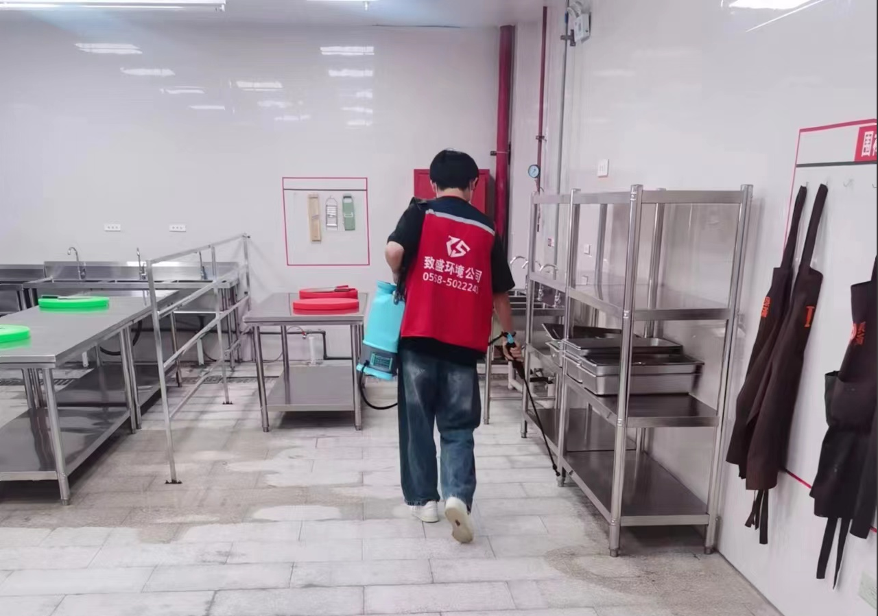 淮北師范攜手泉滿(mǎn)餐飲，共同開(kāi)展除四害行動(dòng)